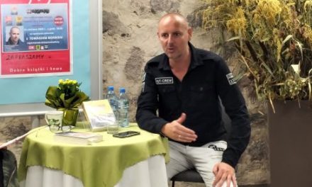 Tomasz Bonek w obornickiej bibliotece